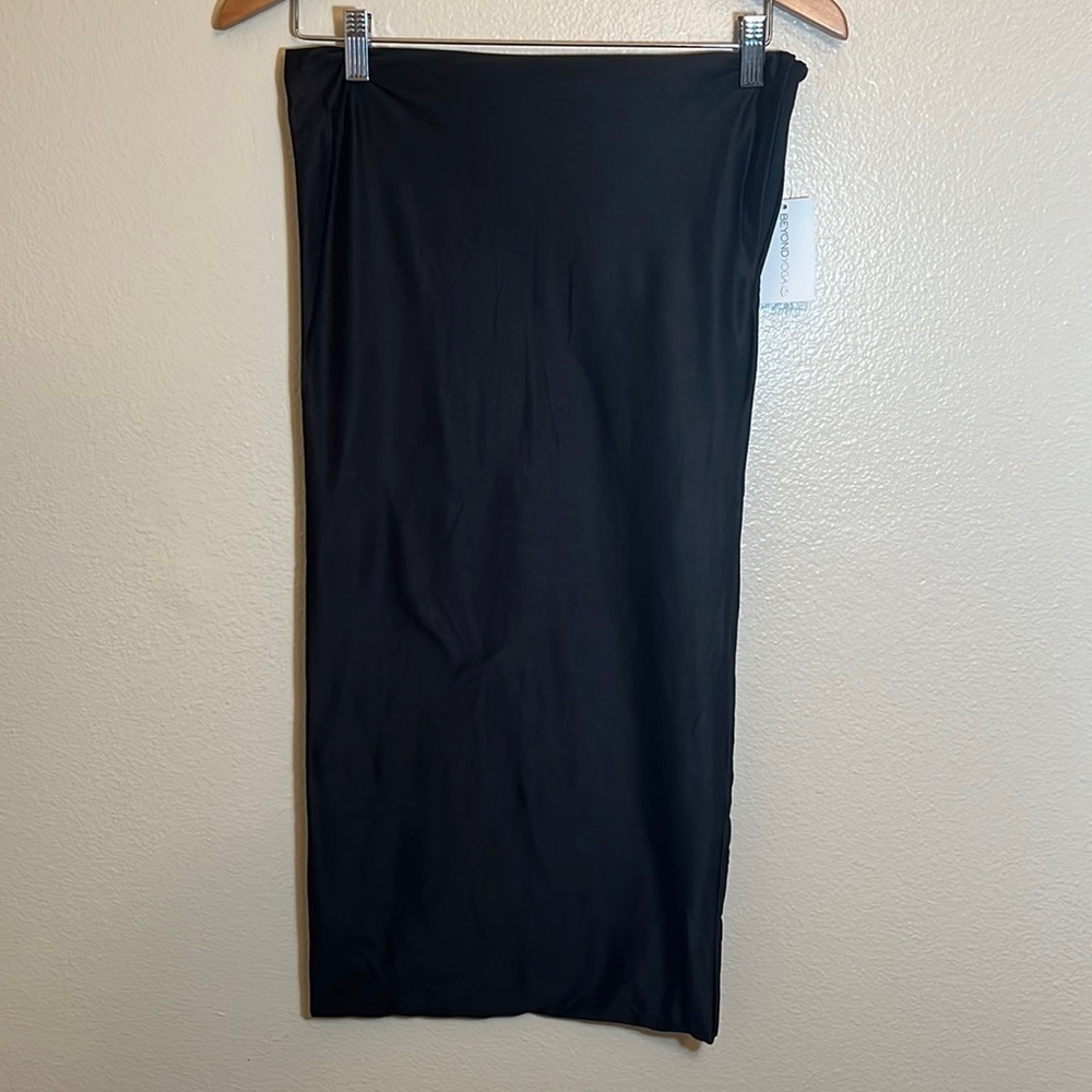 NWT beyond yoga black zipper pocket infinity scarf